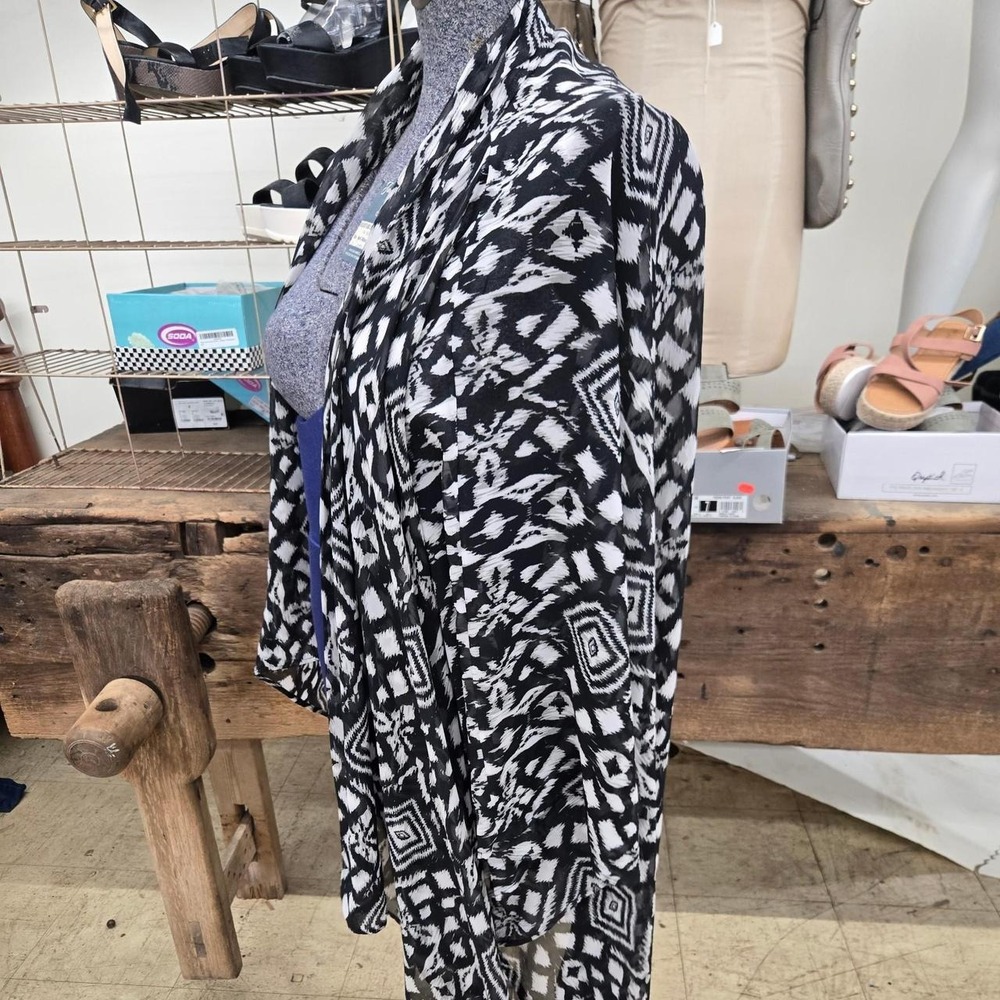 Woman's Black & White Geometric Design Cardigan Kimono Size Medium - Picture 2 of 6